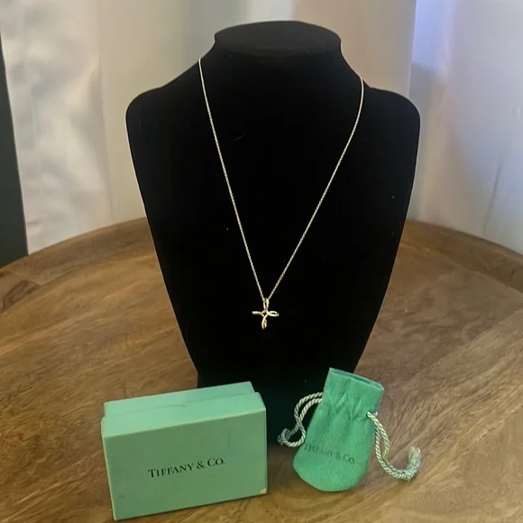Tiffany and Co infinity heart necklace - Picture 1 of 5